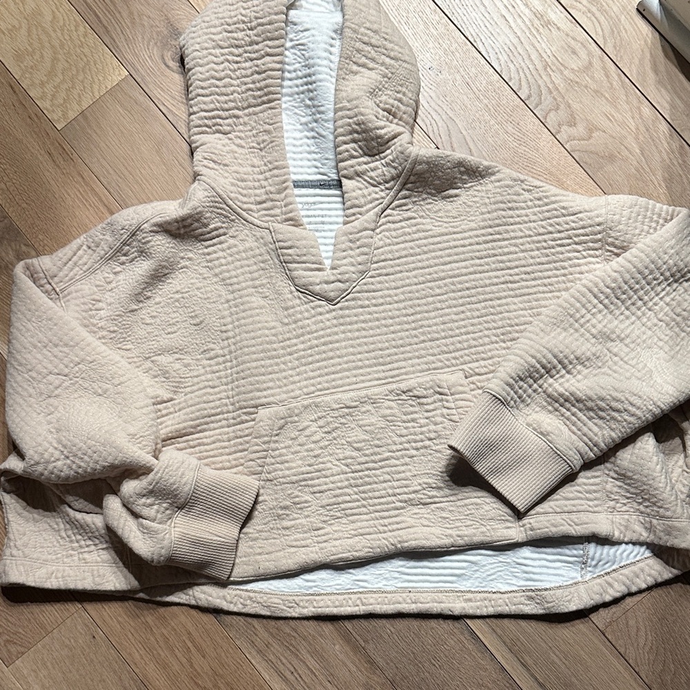Nike Quilted Cropped Hoodie in Beige